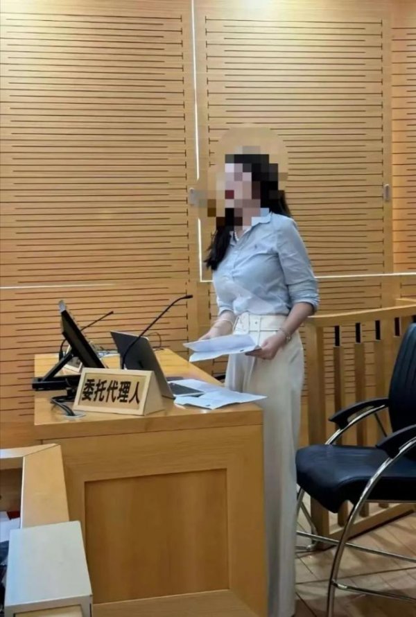 论坛股票配资 “网红律师”西绿“翻车”：无律师执业资格，涉嫌刑事犯罪