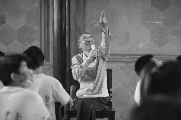 国内最靠谱的配资公司 傅国涌：一辈子都在“推窗”